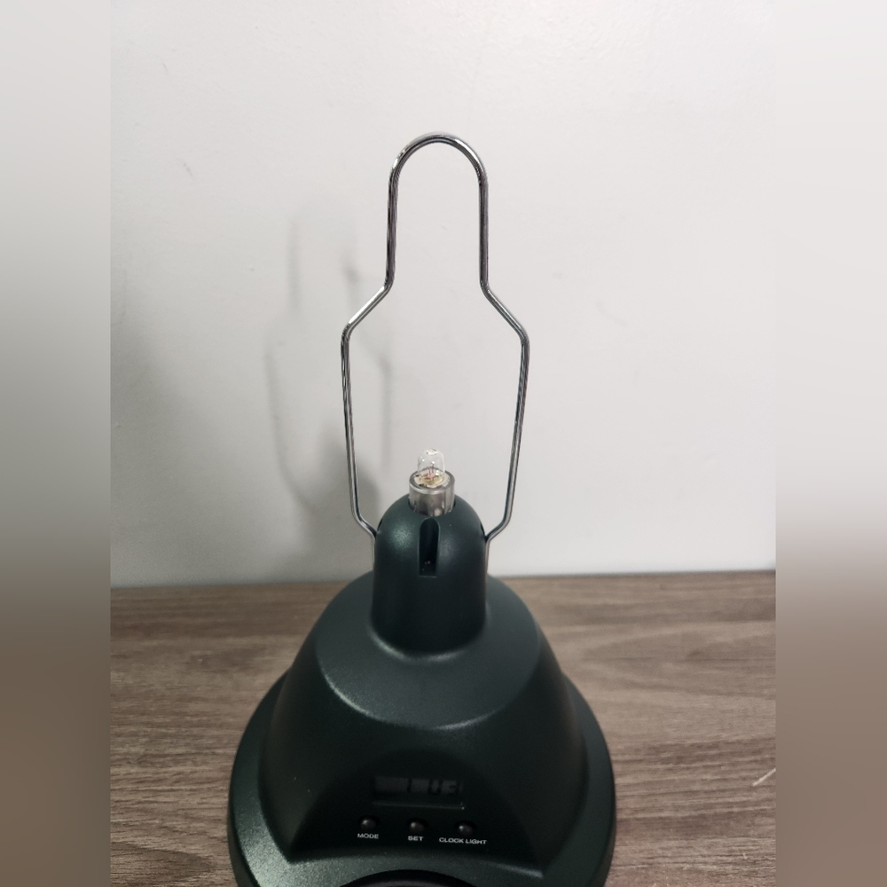 Vintage 1999 12” Coleman Deluxe Camping Table Lantern Clock & Alarm 5372-700 - Picture 7 of 10
